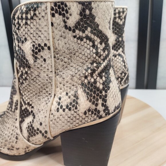 Steve Madden Pointed Cap Toe Python White Black Leather Ankle Boots Women US 7.5 - Picture 6 of 15